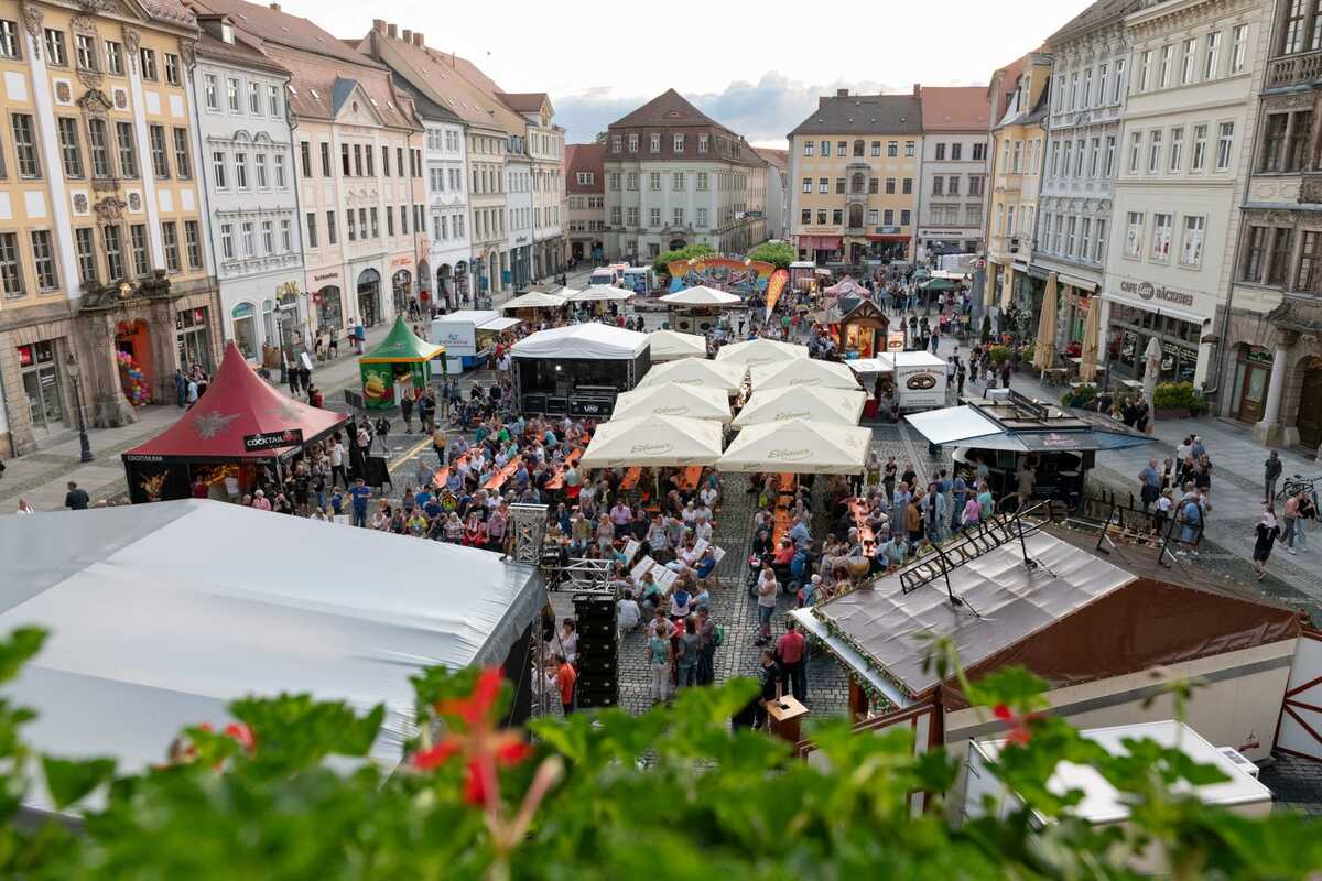 Blick über den Marktplatz zum Zittauer Stadtfest 2024