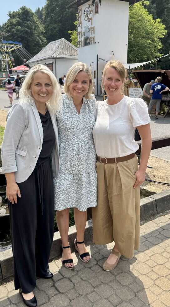 v.l.n.r.: Marie Katrin Uhlig (Ortsvertreterin OT Pethau), Jana Blažkov&aacute; (B&uuml;rgermeisterin der Gemeinde Kry&scaron;tofovo &uacute;dol&iacute;), Leonie Liemich (Stellvertretende Oberb&uuml;rgermeisterin der Stadt Zittau)