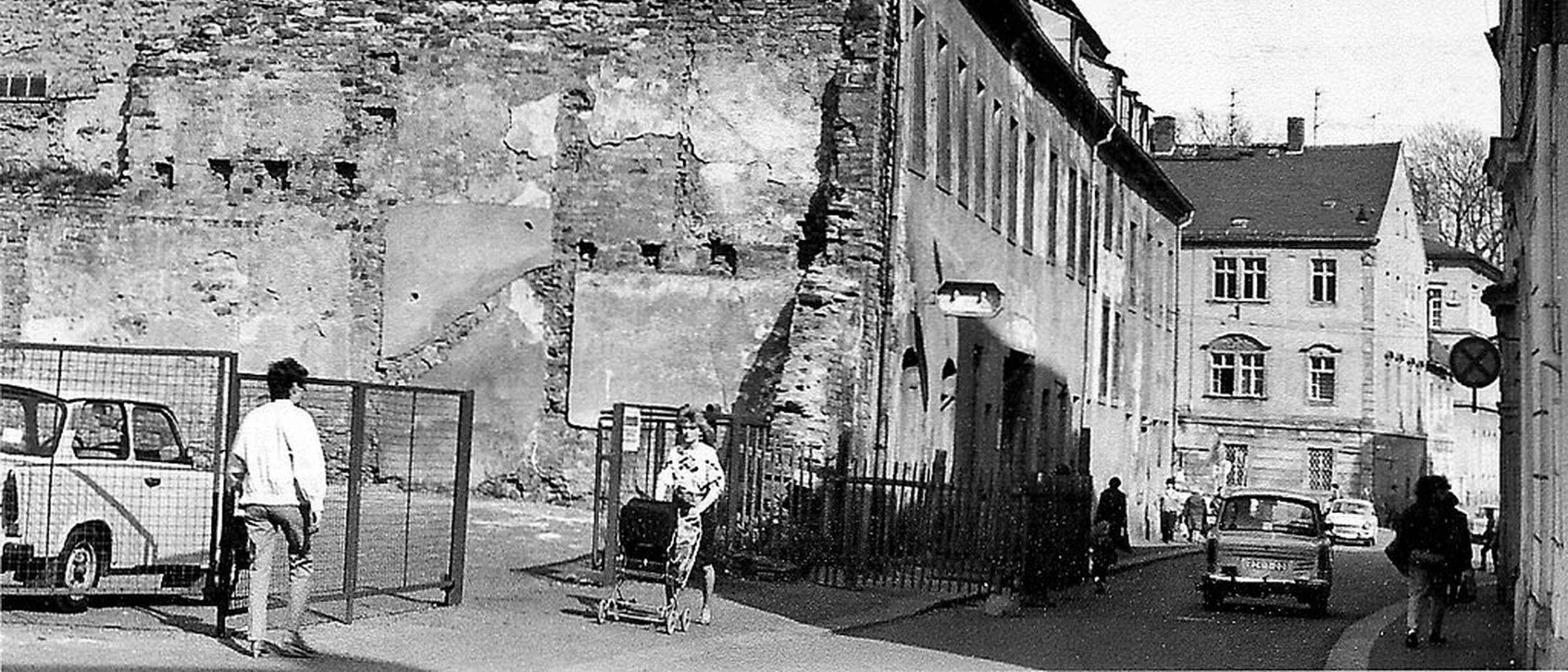 Das inzwischen abgerissene Albertkino auf einer historischen schwarz/weiß Aufnahme