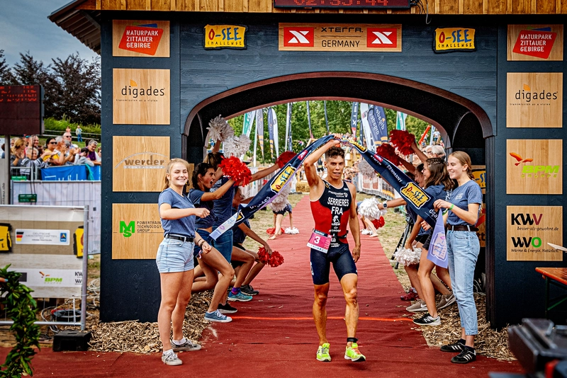 Der Siegereinlauf der O-See-Challenge 2015