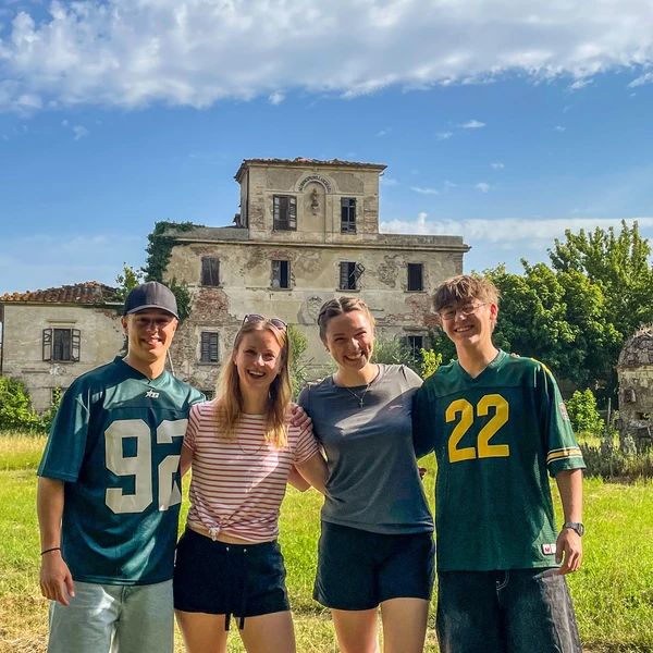 Villa di MOntesecco: v.l.n.r.: Ben Buschek, Miroslava Lenzova, Franzi A&szlig;mann, Eric Leipnitz